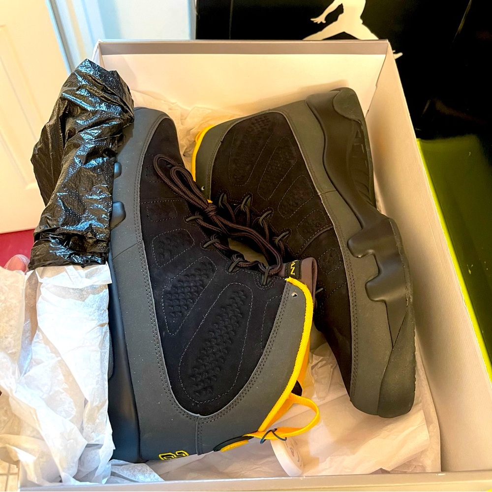 🔥🔥AIR JORDAN 9 charcoal/Gold🔥🔥